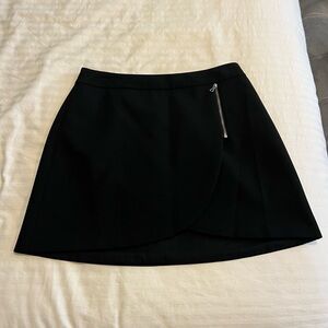 Alice and Olivia Black Mini Skirt. Size 8.